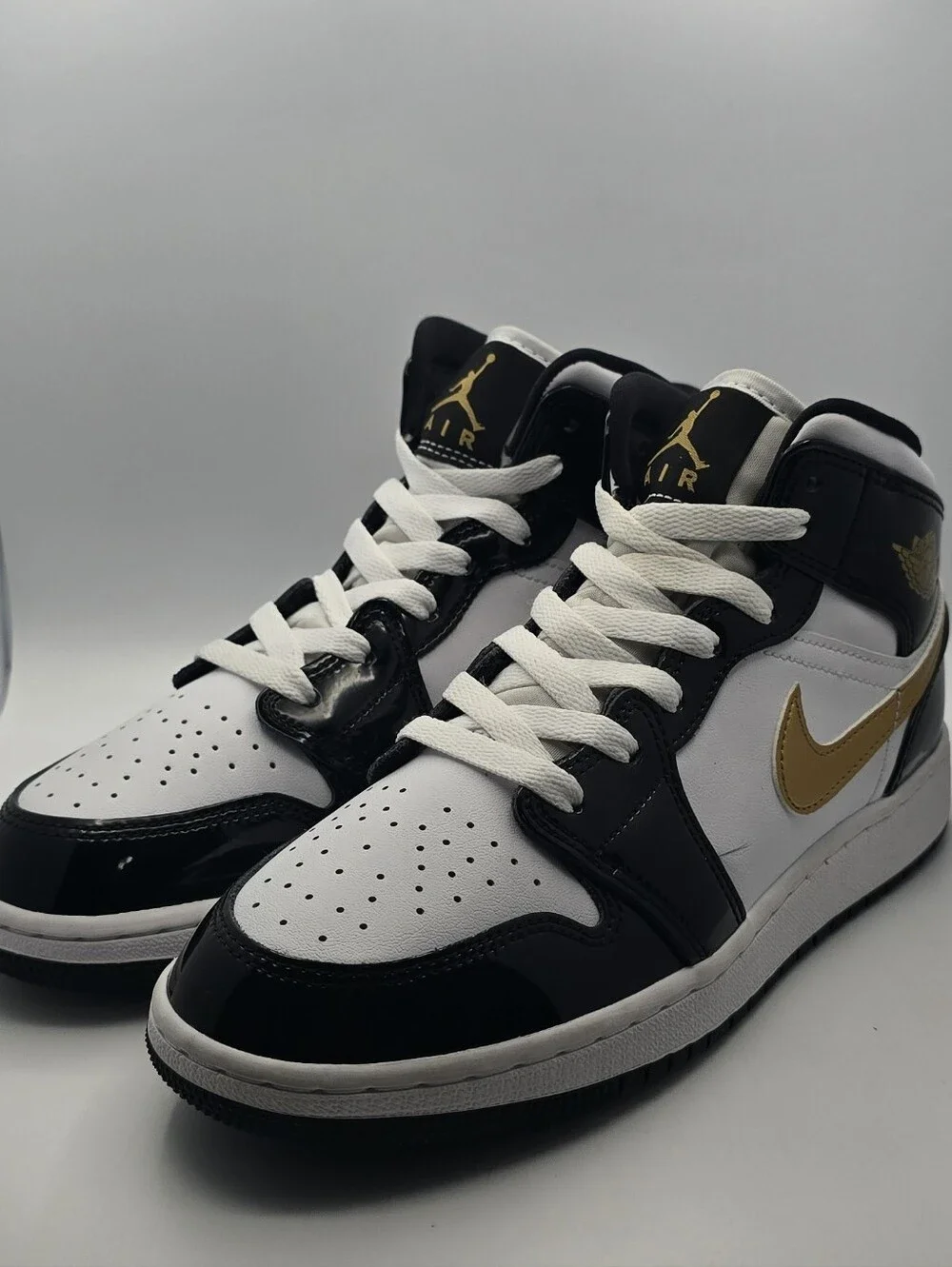 Nike Air Jordan 1 Mid GS Black White Gold Patent Leather Youth 5.5Y Womens 7